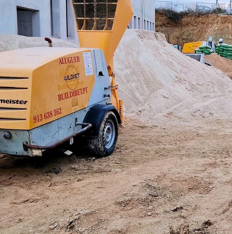aplicação de betonilhas em obra de unidade de saúde de grande dimensão  com reforço de equipas